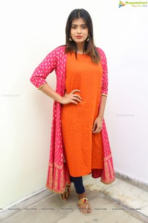 Hebah Patel feet photo 13