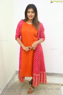 Hebah Patel feet photo 12