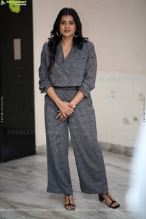 Hebah Patel feet photo 20
