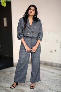 Hebah Patel feet photo 18