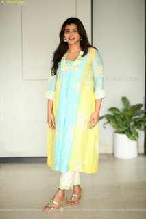 Hebah Patel feet photo 8