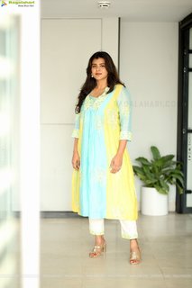 Hebah Patel feet photo 4