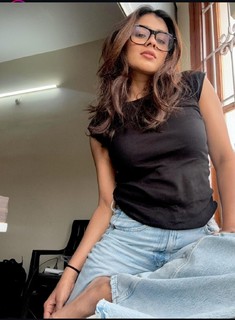 Hebah Patel feet photo 2