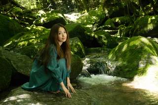 Hebe Tien feet photo 6