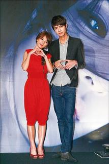 Hebe Tien feet photo 14