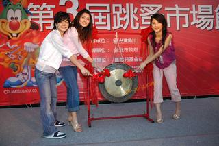 Hebe Tien feet photo 9