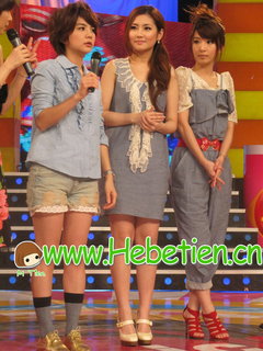 Hebe Tien feet photo 18