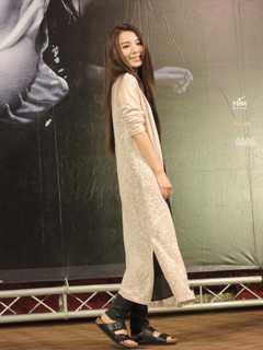 Hebe Tien feet photo 12