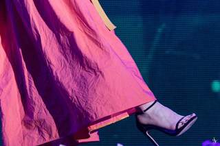 Hebe Tien feet photo 14