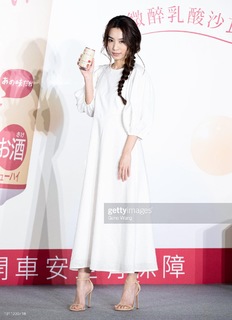 Hebe Tien feet photo 19