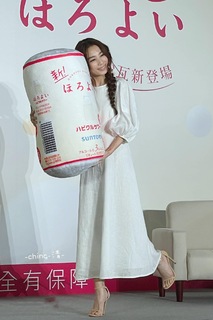 Hebe Tien feet photo 14