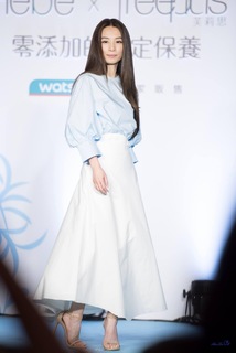 Hebe Tien feet photo 9