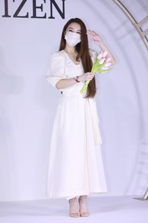 Hebe Tien feet photo 14