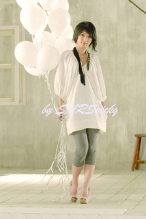 Hebe Tien feet photo 11