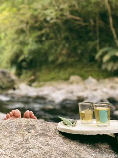 Hebe Tien feet photo 1