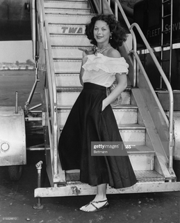 Hedy Lamarr feet photo thumbnail