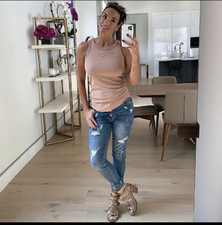 Heidi D'Amelio feet photo thumbnail