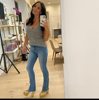 Heidi D'Amelio feet photo thumbnail