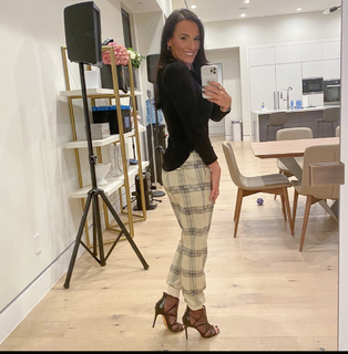 Heidi D'Amelio feet photo thumbnail