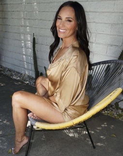 Heidi D'Amelio feet photo thumbnail