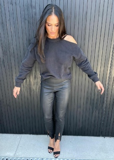 Heidi D'Amelio feet photo thumbnail