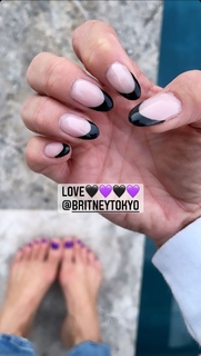 Heidi D'Amelio feet photo thumbnail