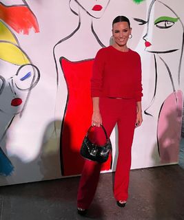 Heidi D'Amelio feet photo thumbnail