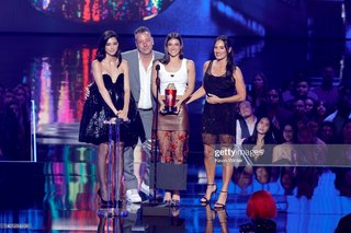 Heidi D'Amelio feet photo thumbnail