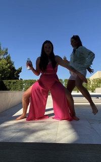 Heidi D'Amelio feet photo thumbnail