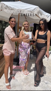 Heidi D'Amelio feet photo thumbnail