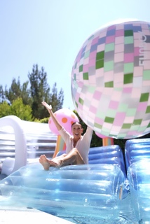 Heidi D'Amelio feet photo thumbnail