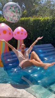 Heidi D'Amelio feet photo thumbnail