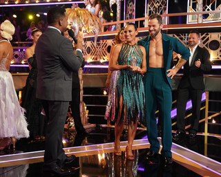 Heidi D'Amelio feet photo thumbnail