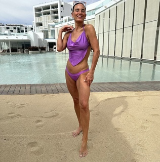 Heidi D'Amelio feet photo thumbnail