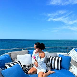 Heidi D'Amelio feet photo thumbnail