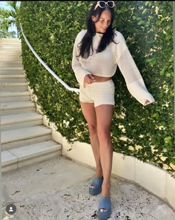 Heidi D'Amelio feet photo thumbnail