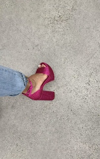 Heidi D'Amelio feet photo thumbnail