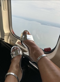 Heidi D'Amelio feet photo thumbnail