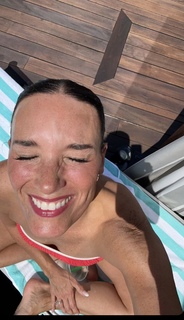 Heidi D'Amelio feet photo thumbnail