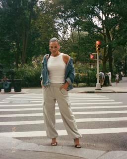 Heidi D'Amelio feet photo thumbnail