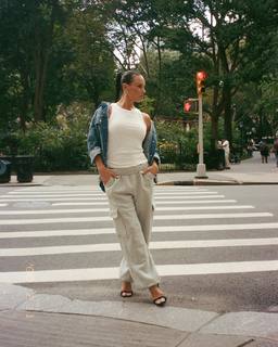 Heidi D'Amelio feet photo thumbnail