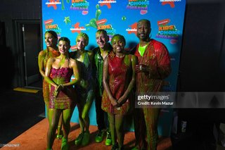 Heidi D'Amelio feet photo thumbnail