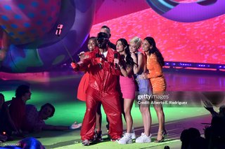 Heidi D'Amelio feet photo thumbnail