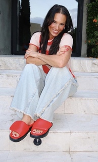 Heidi D'Amelio feet photo thumbnail