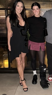 Heidi D'Amelio feet photo thumbnail