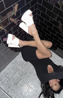 Heidi D'Amelio feet photo thumbnail