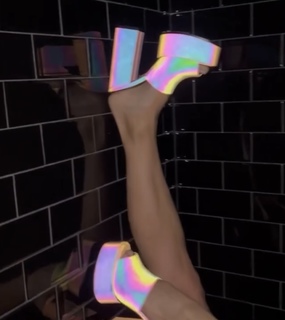 Heidi D'Amelio feet photo thumbnail