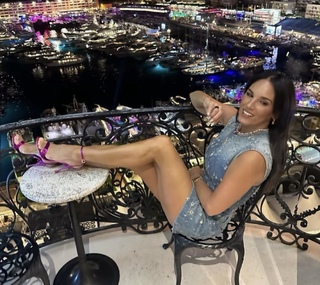 Heidi D'Amelio feet photo thumbnail