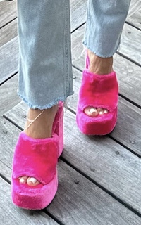 Heidi D'Amelio feet photo thumbnail