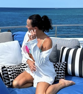 Heidi D'Amelio feet photo thumbnail